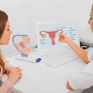 Mujer en el ginecólogo