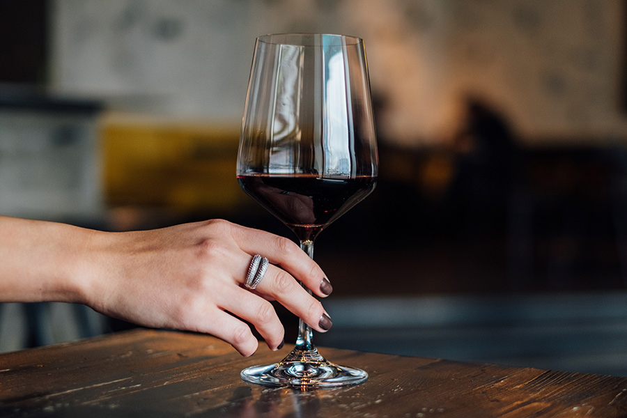 Tomar vino antes de dormir ayuda a bajar de peso, lo dice la ciencia
