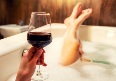 Tomar vino antes de dormir ayuda a bajar de peso, lo dice la ciencia