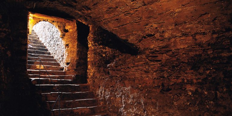 Una familia pasó nueve años encerrada en un sótano, esperando el fin