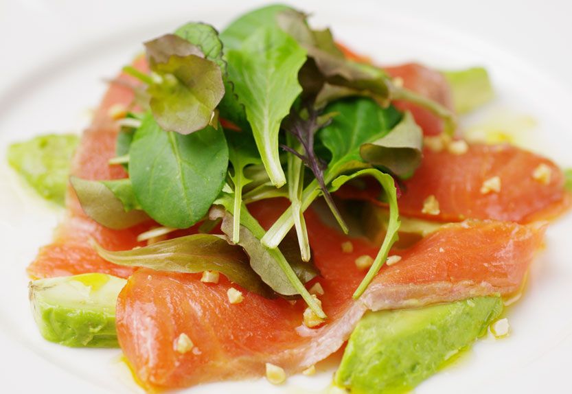 Carpaccio de salmón y aguacate Revista Cosmopolitan