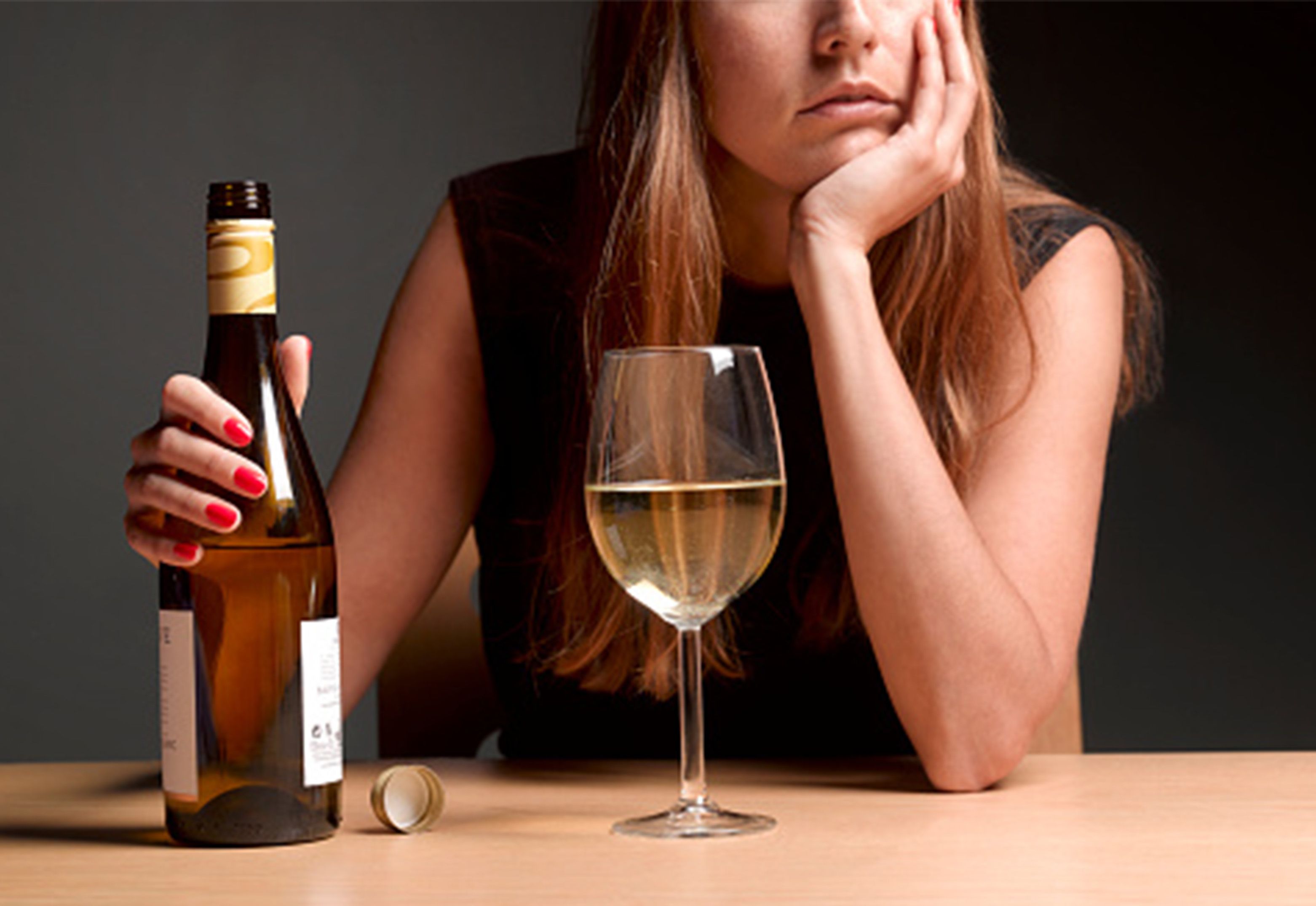 Lo que pasa cuando dejas de consumir alcohol – Revista Cosmopolitan