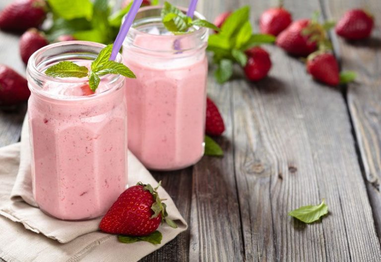 Smoothie de fresa y plátano - Revista Cosmopolitan