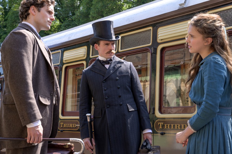 enola holmes es la hermana menor de sherlock y mycroft holmes