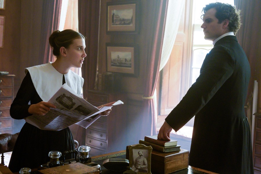 Millie Bobby Brown es Enola Holmes y Henry Cavill es su hermano Sherlock Holmes