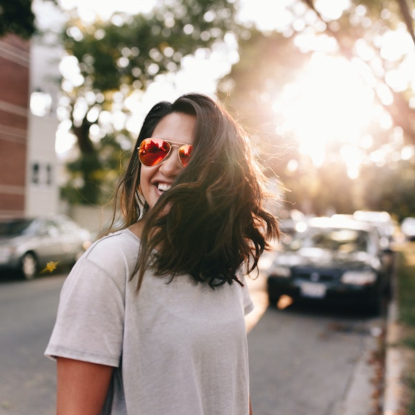 Mujer pelo castaño