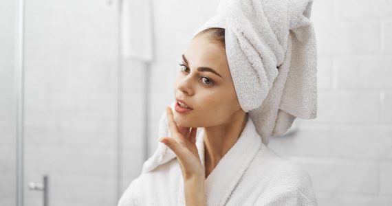 5 trucos esenciales apara cuidar tu rostro durante el confinamiento (sí, aún)
