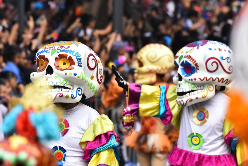 Qué lleva una ofrenda de Día de Muertos Desfile
