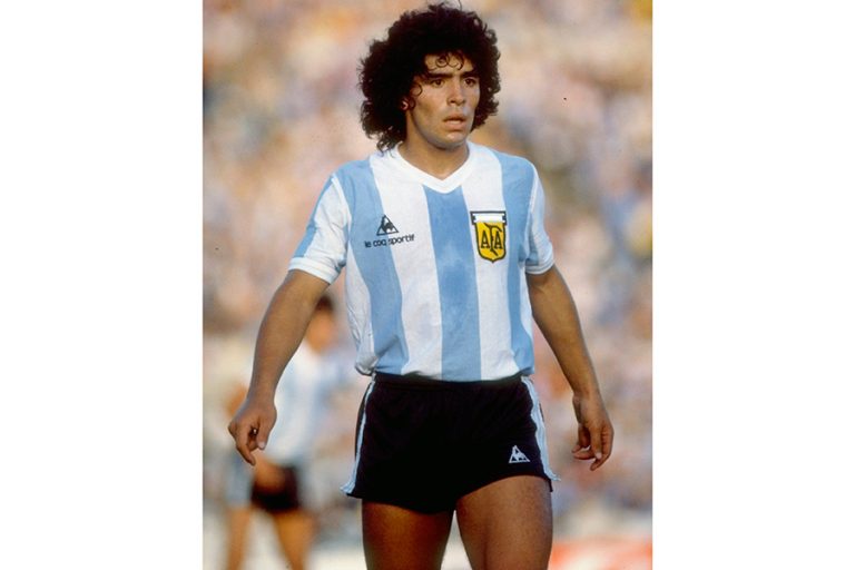 diego maradona magazine futbol napoles barcelona primer apararicion de