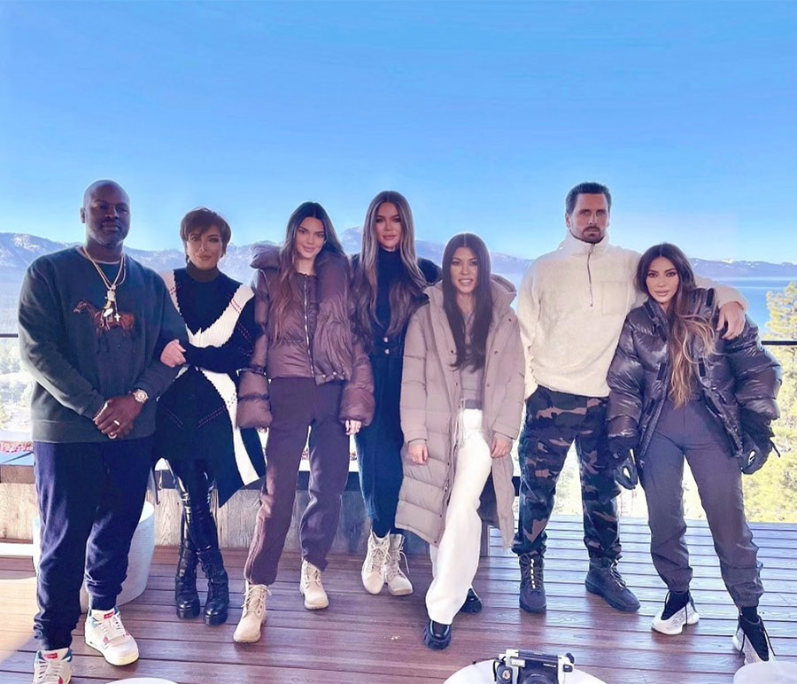 Kim Kardashian en nueva polémica por photoshopear a Kourtney en foto familiar