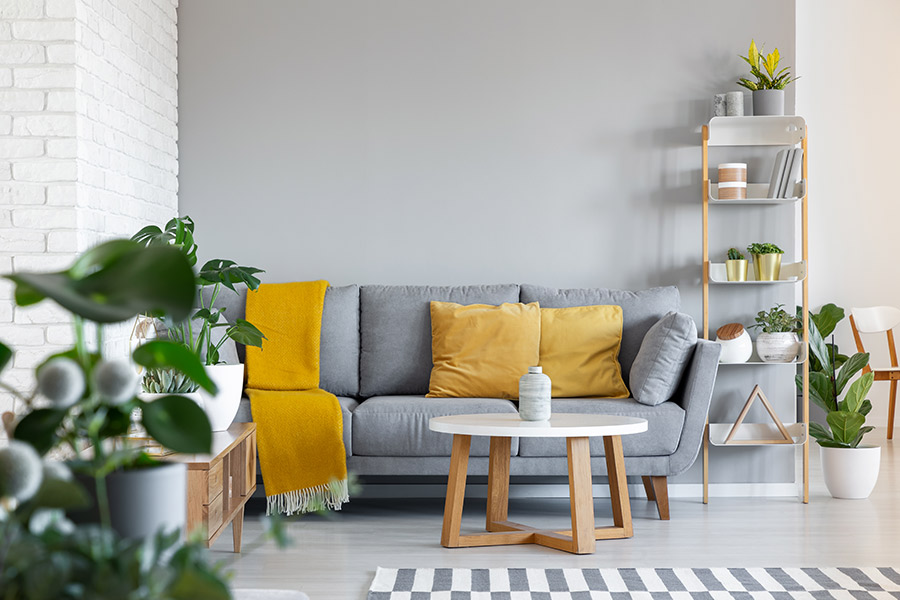 Pantone 2021 los colores amarillo y gris en decoración
