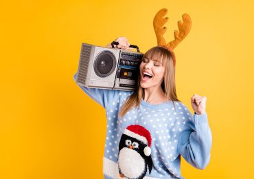Playlist: 19 canciones navideñas modernas para sentirnos alegres (que no son 'Blanca Navidad')