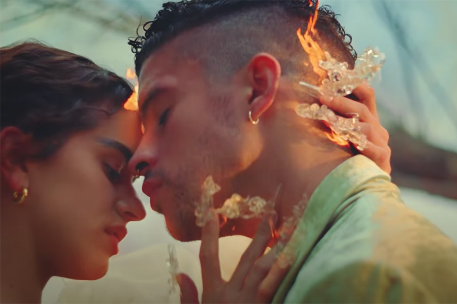 rosalia bad bunny video la noche de anoche arrasa beso