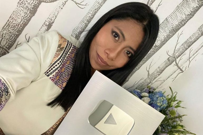 Yalitza Aparicio ya es toda una estrella en YouTube y recibe placa de reconocimiento