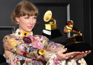 Momento Taylor Swift en los Grammy (sí, celebró el premio de su ex, Harry Styles)