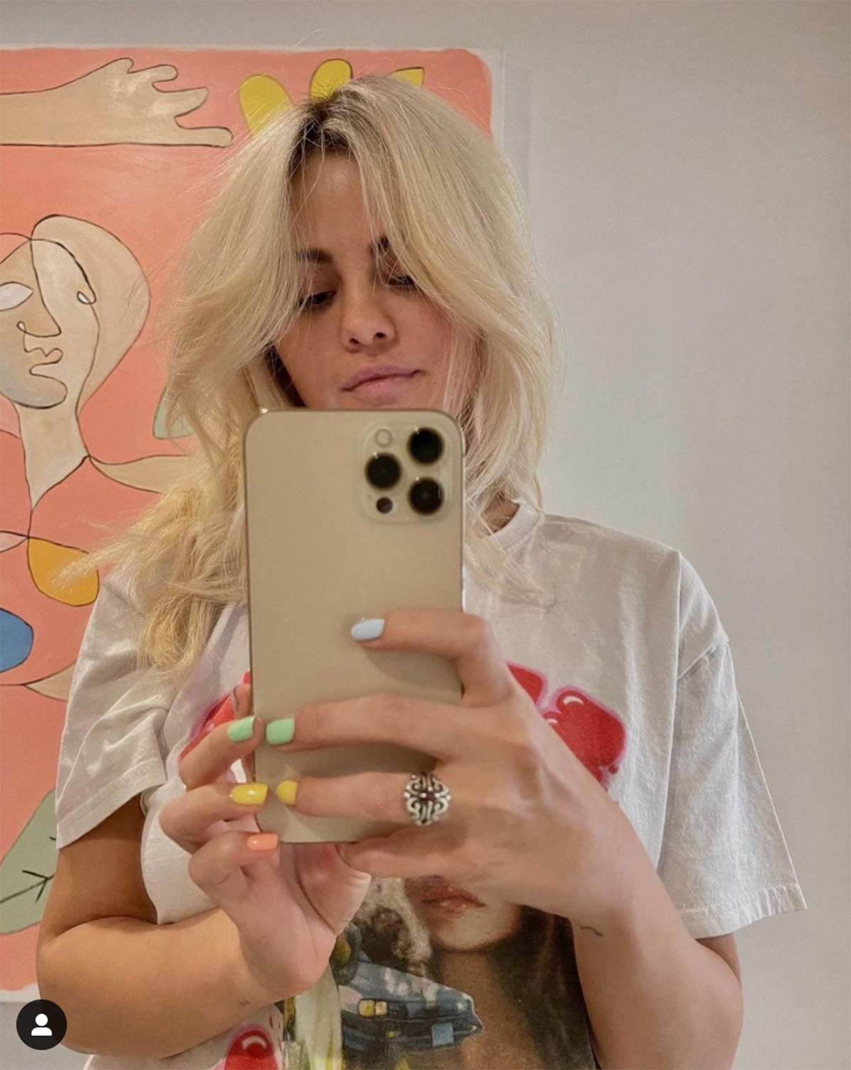 Blondlena Selena Gomez rubia platinada look pelo