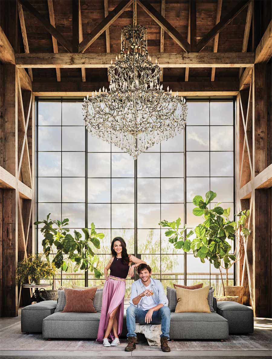 Ashton Kutcher y Mila Kunis muestran su mansión estilo granja sustentable (es impresionante)