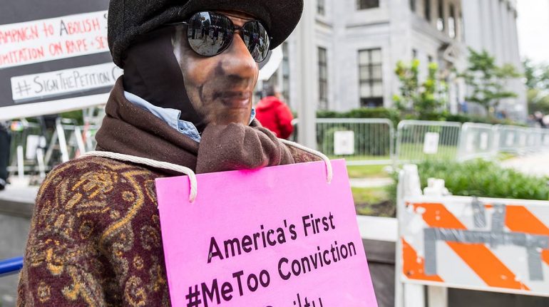 Anulan condena a Bill Cosby, primer famoso enjuiciado del movimiento #MeToo