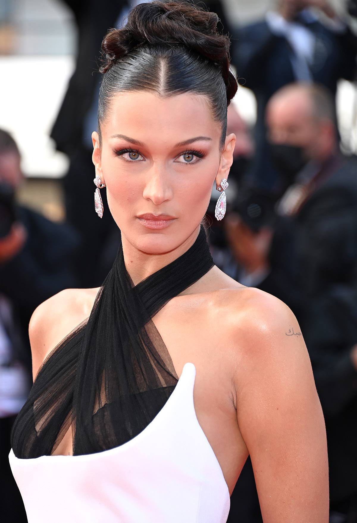 Bella Hadid look Cannes 2021
