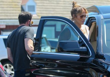 Jennifer Lopez y Ben Affleck recorren mansión de $65 millones de dólares