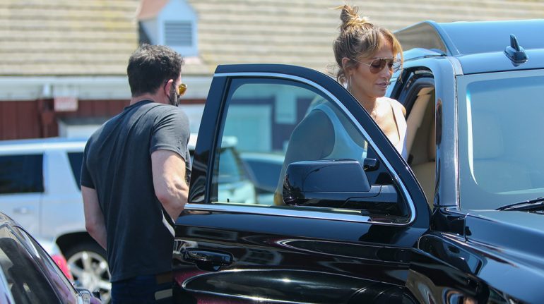Jennifer Lopez y Ben Affleck recorren mansión de $65 millones de dólares