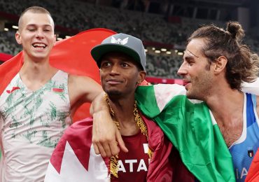 Momento histórico y muy conmovedor: dos atletlas decidieron compartir la medalla de oro