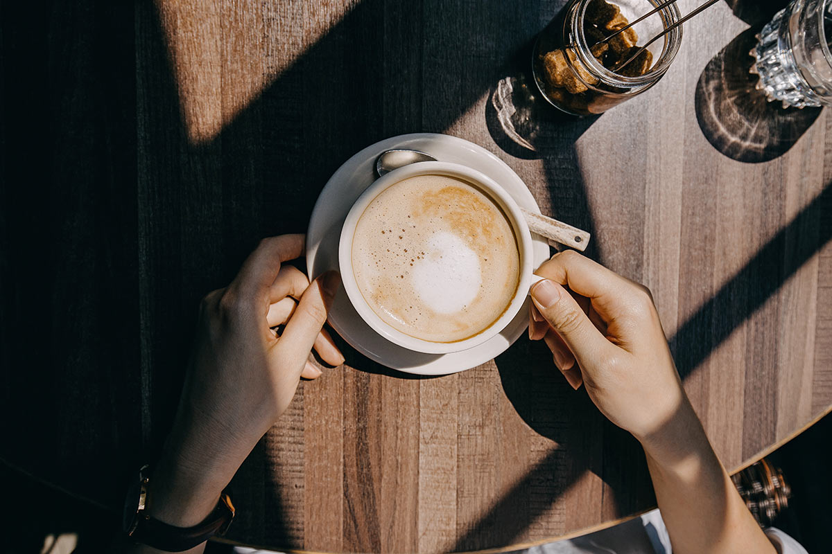 ¿Tomas café sin azúcar? Estudio relaciona sabores amargos con personalidad malévola
