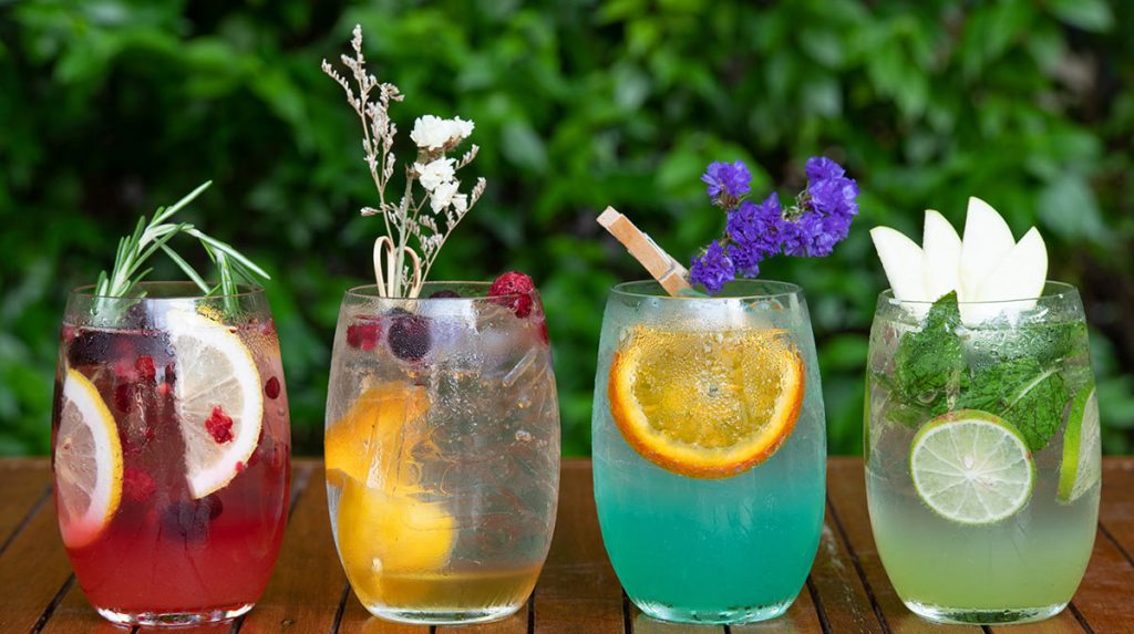 4 elegantes cocteles con vino que puedes aprender a preparar en casa