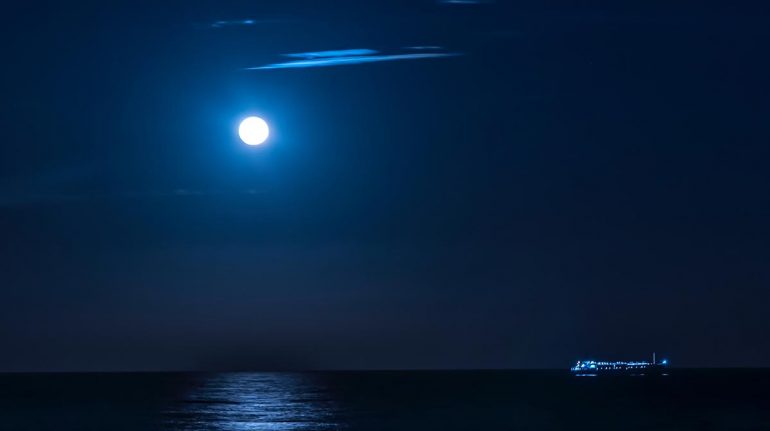 Aprovecha la luna azul del 22 de agosto, es superpoderosa para conectar mente y corazón