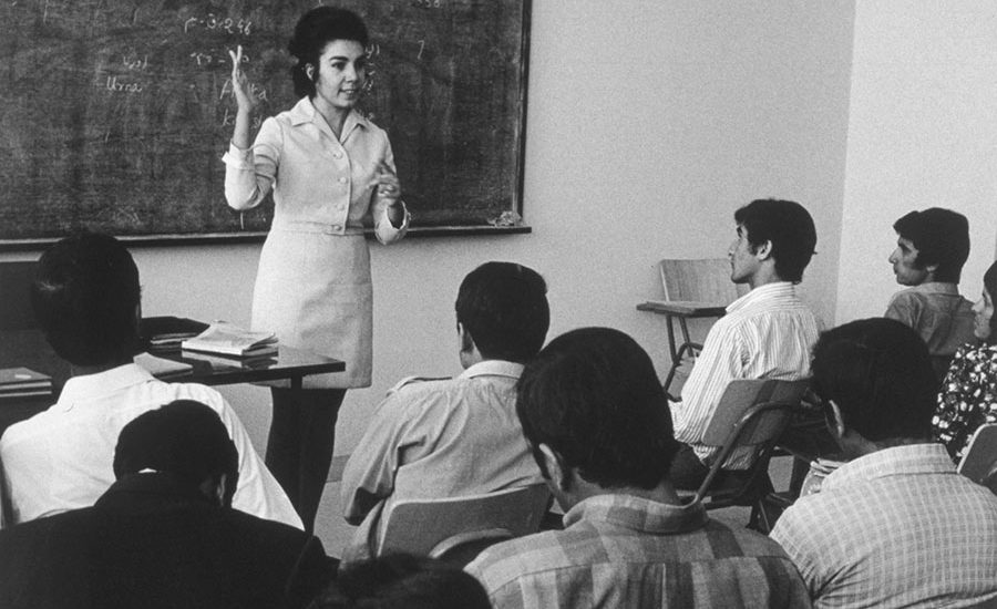Fotos su vestimenta y educación, así era vida de las mujeres afganas en los años 70 Revista