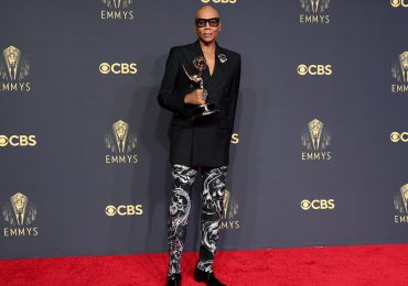 RuPaul hace historia como la persona negra más premiada en la historia de los Emmy