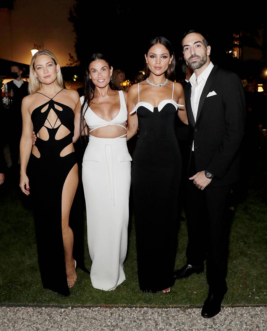 Eiza González y Ester Expósito, juntas con los mejores look en black and white