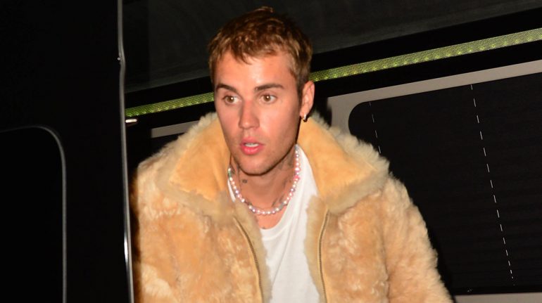 Justin Bieber se hace viral por foto de error en anuncio: aparece con ropa interior de mujer