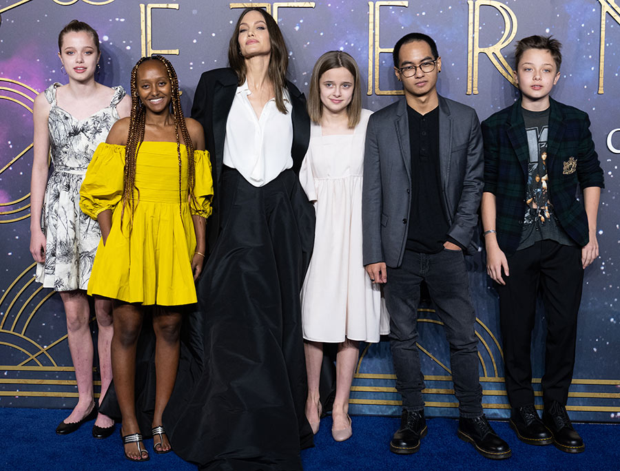 Shiloh La hija de Angelina Jolie se roba la alfombra roja con la actualización de un vestido de su mamá