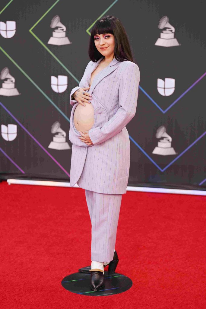 Mon Laferte alfombra roja Latin Grammy 2021