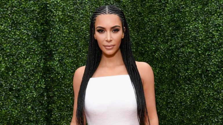 Kim Kardashian aprueba examen que le permite convertirse en abogada