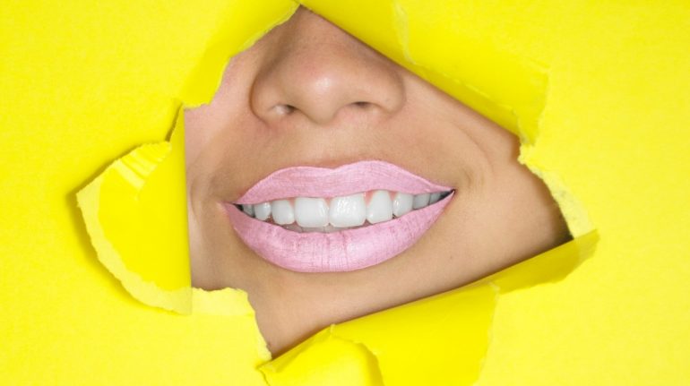5 remedios para blanquear tus dientes de forma natural