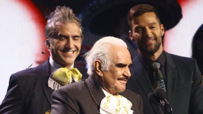 Ricky Martin, Maluma y hasta Joe Biden despiden a Vicente Fernández en Twitter