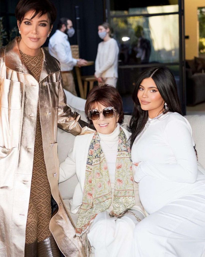 'Kylie Jenner revela las primeras fotos de su increíble baby shower (y los regalos que recibió)'