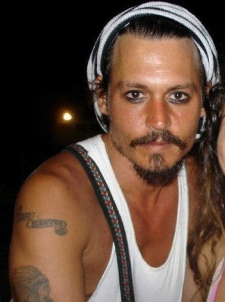'Johnny Depp tatuajes sinonimo'