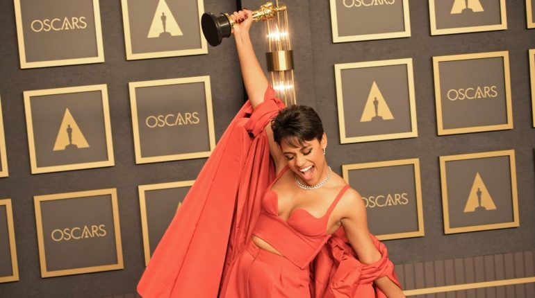 Ariana DeBose: la actriz queer que se ganó el Oscar