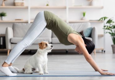 Cómo es hacer yoga con perritos