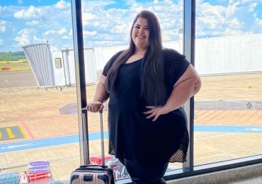 modelo plus size le niegan subir al avión