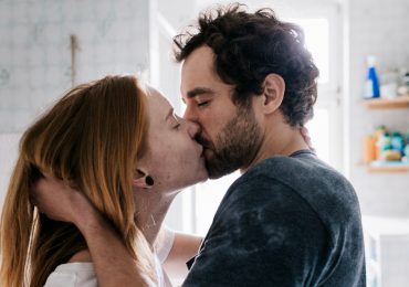 Cómo saber si un hombre se excita cuando lo besas